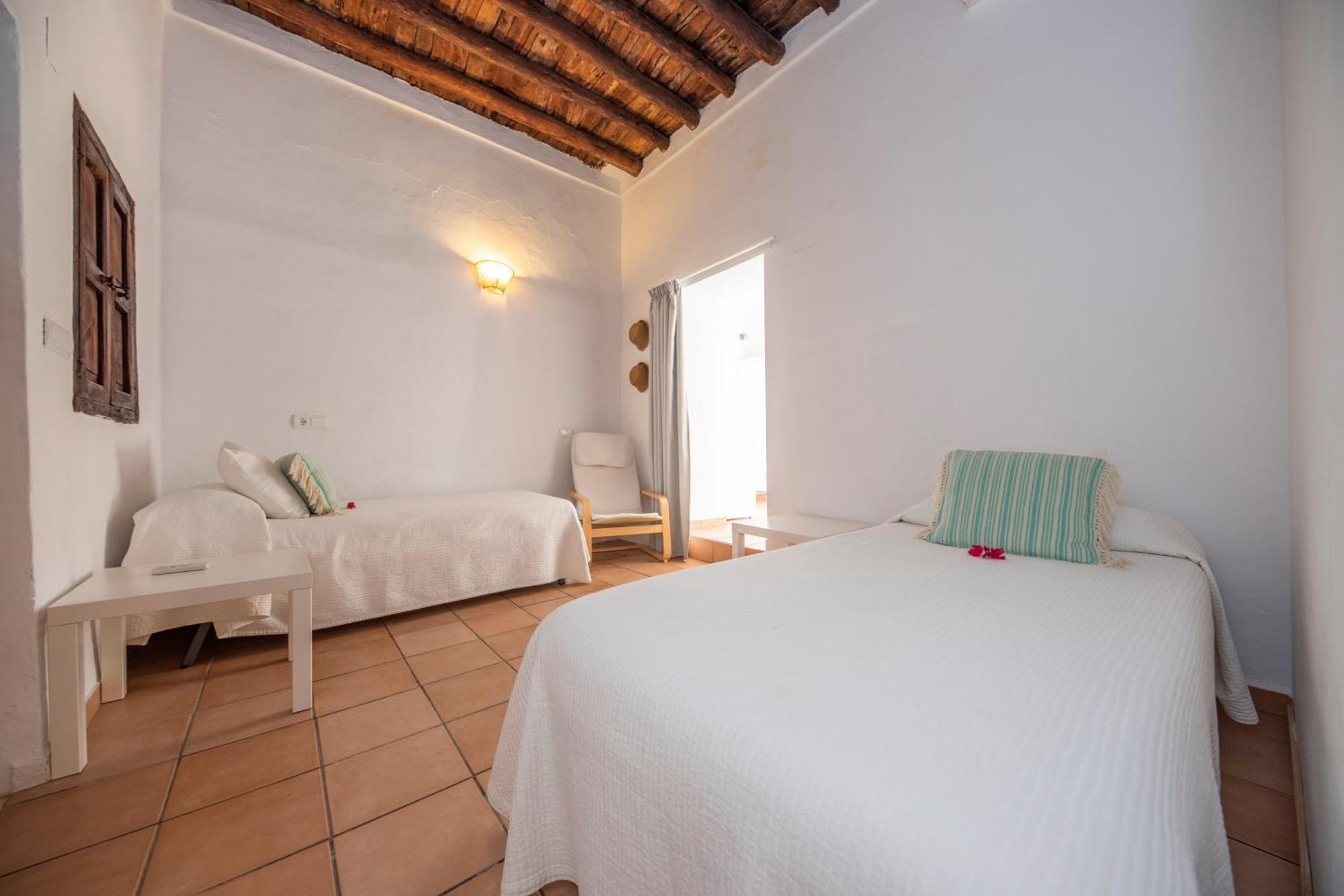 Agroturismo Can Cosmi Prats Santa Gertrudis  Habitación foto
